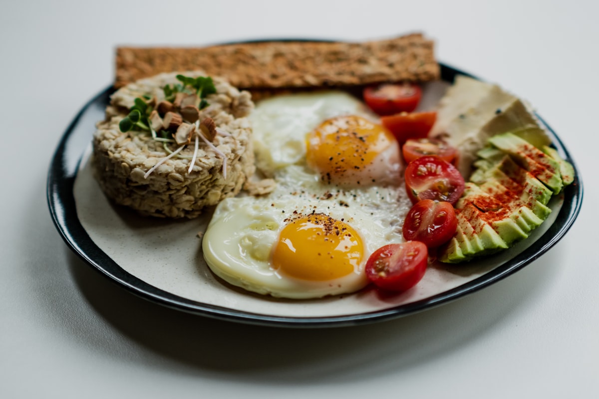 Weekly meal planning with organized ingredients